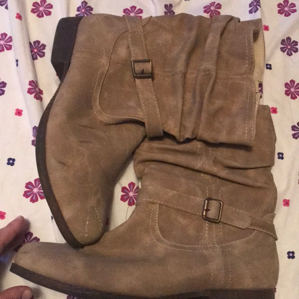 Tan gorgeous boots 👢 hot sale 🔥🔥
